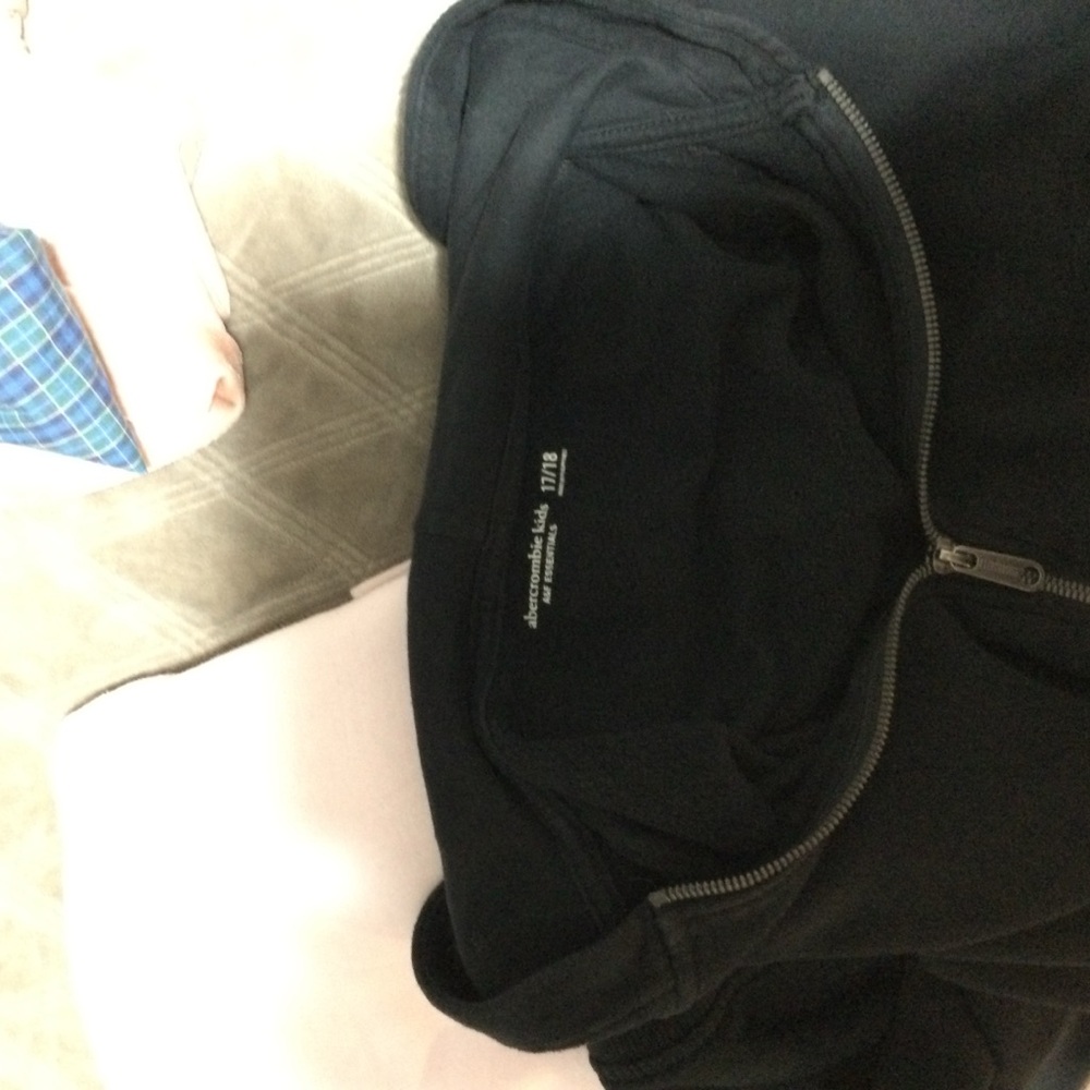 Abercrombie‎ Kids Black Zip-Up Sweater Size 17/18 - Picture 3 of 3